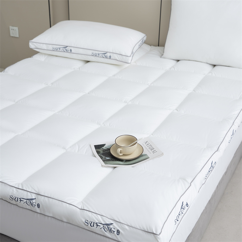 Lógó Priontála Saincheaptha Líonadh Microfiber Fabraic Downproof 40s Le Topper Topper Tochta Lógó Priontála Saincheaptha Líonadh Microfiber Fabraic Downproof 40s Le Topper Topper Tochta