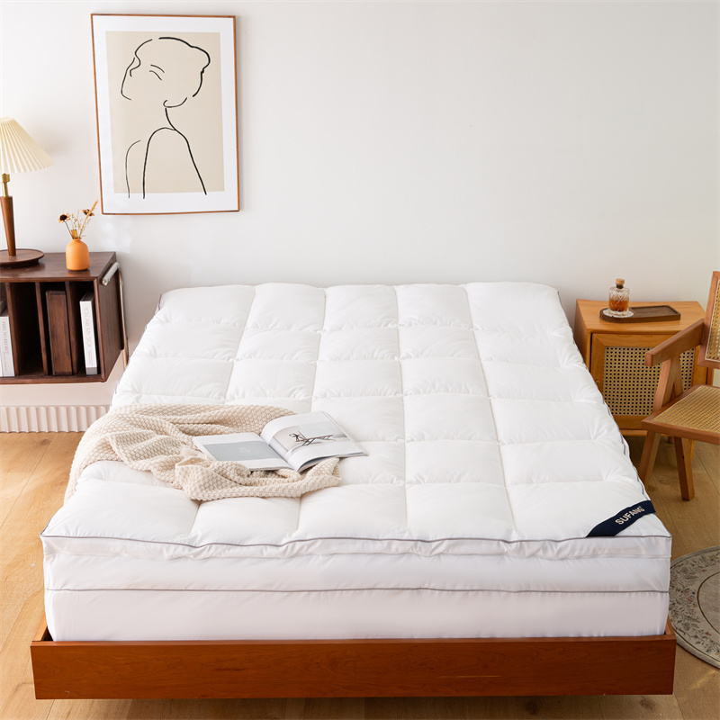 Sraitheanna Dúbailte Topper Mattress Le Zipper Comhcheangailte Microfiber Líonadh Mattress Topper