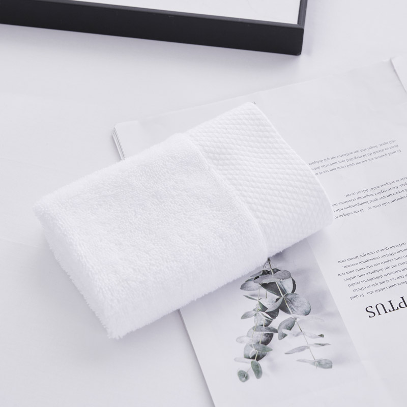 Tuáille folctha bán Jacquard Border Hotel Tuáille folctha bán Jacquard Border Hotel