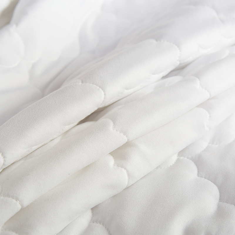 Clúdach tochta Óstán Cosantóir Tochta Quilted Clúdach tochta Óstán Cosantóir Tochta Quilted